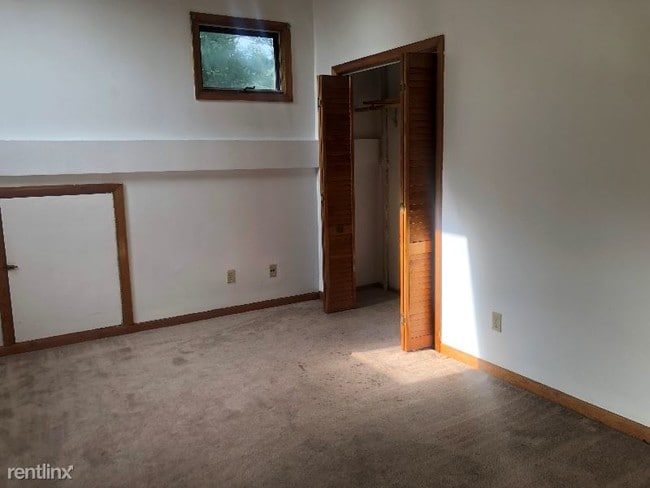 Building Photo - 1 br, 1 bath Apartment - 15 VINE ST