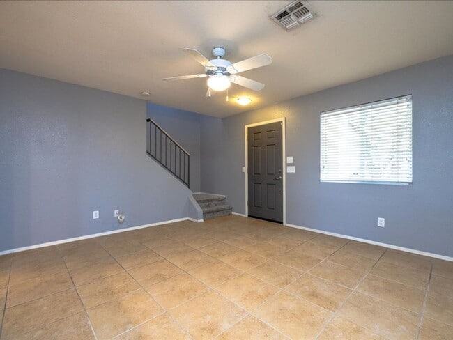 Building Photo - 3 Bedroom 2 Bathroom