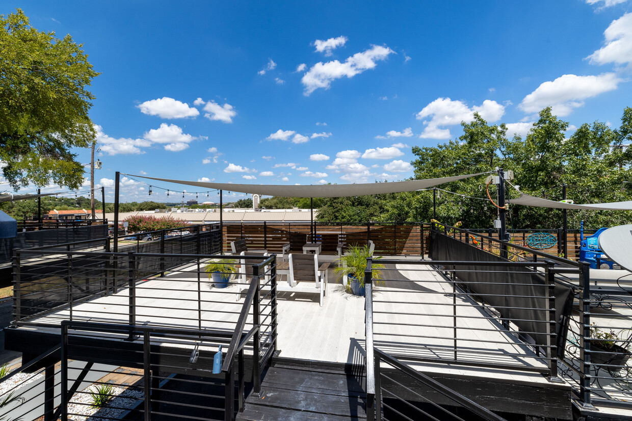 Primary Photo - 2213 Park Hill Dr