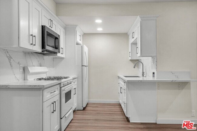 Foto del edificio - 945 Hilldale Ave