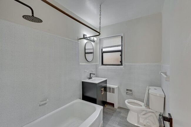 Building Photo - 131 Forest Ave