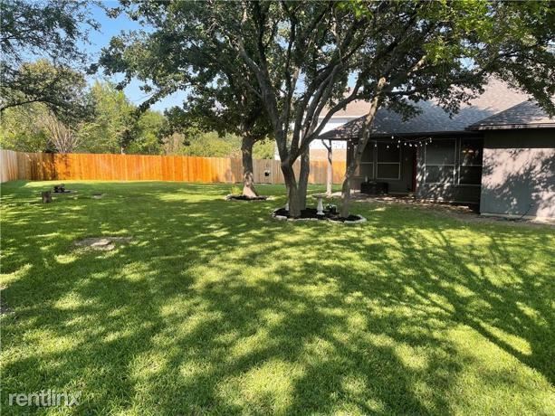 Building Photo - 4 br, 2 bath House - 905 Oakdale Cir