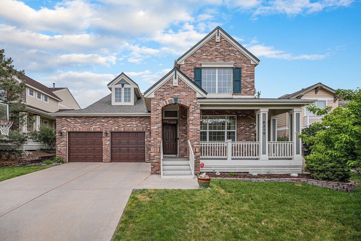 Primary Photo - Beautiful homes in Castle Pines North!