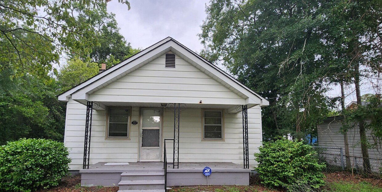Primary Photo - 203 Delcross St