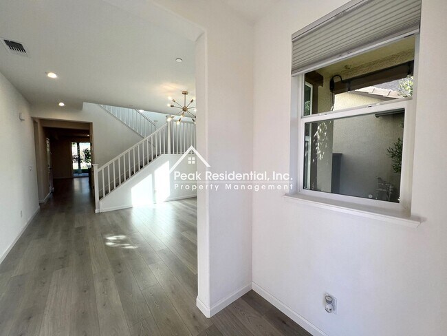 Building Photo - Updated 4bd/3ba Folsom Home with 2 Car Garage