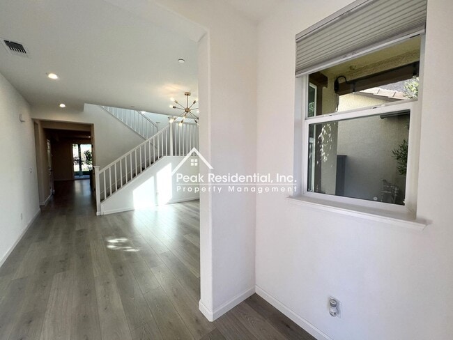 Foto del edificio - Updated 4bd/3ba Folsom Home with 2 Car Garage