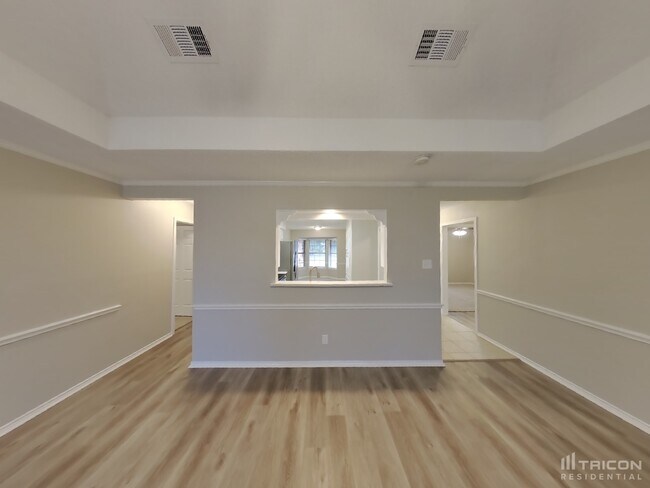 Building Photo - 721 Parkview Dr
