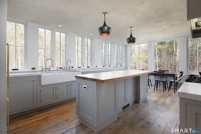 Foto del edificio - 40 Music Mountain Rd