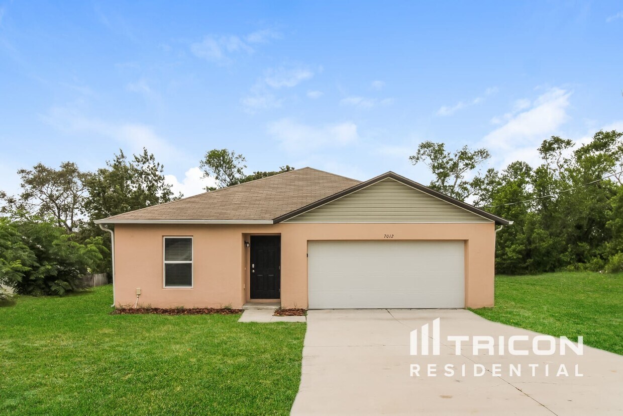 Foto principal - 7012 Everest St