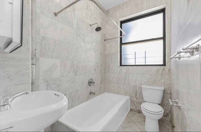 Foto del edificio - 220 W 98th St