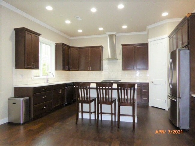 Building Photo - Beautiful Spacious 4 Bed 3 Bath Home in Co...