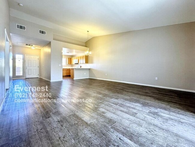 Building Photo - Comfortable 2-Bedroom Condo in Prime Locat...