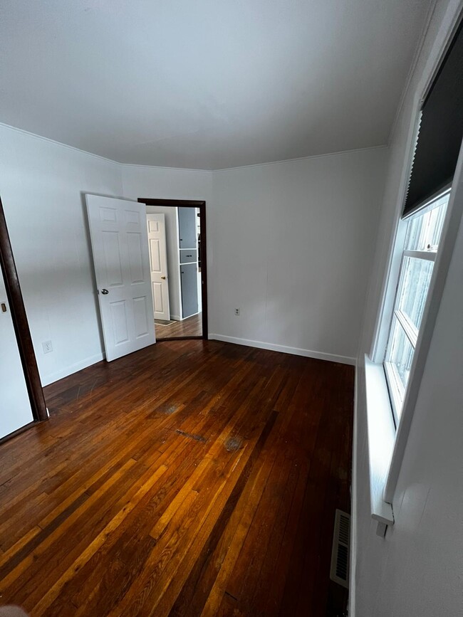 Building Photo - 224 Narragansett St