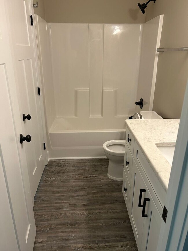 Building Photo - For Rent: Brand-New 3-Bedroom Home