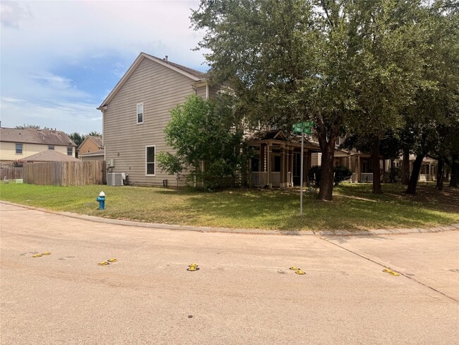 Building Photo - 23854 Township Elm St