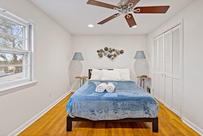 Building Photo - 2017 Woodford Rd