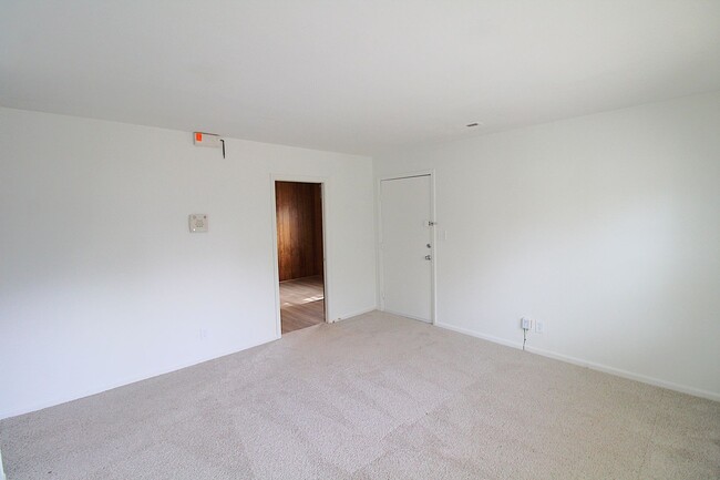 Building Photo - Freshly Updated 3-Bedroom Ranch with New Carpet & Paint