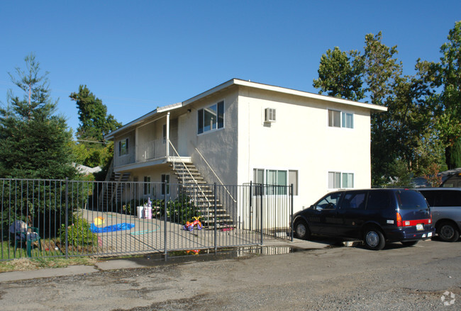 Building Photo - Cottage Manor