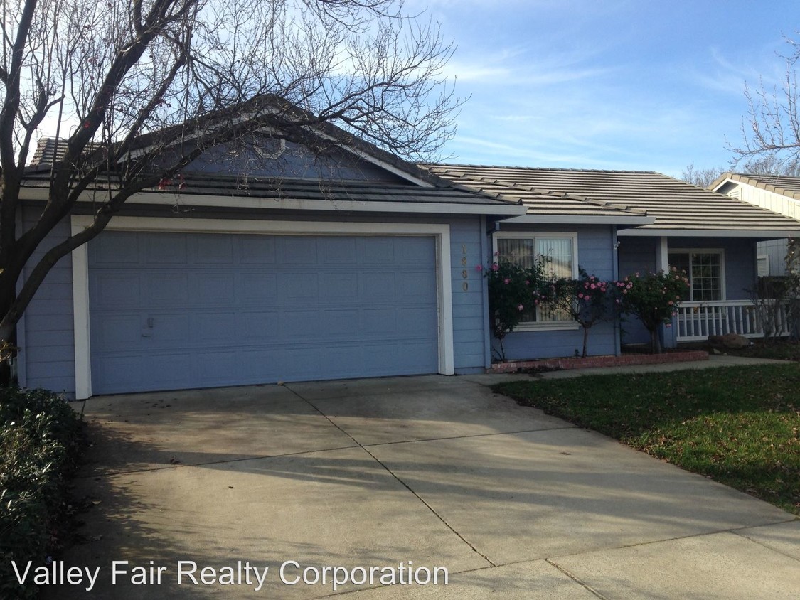 1880 Whispering Oaks Dr, Yuba City, CA 95991 House for Rent in Yuba