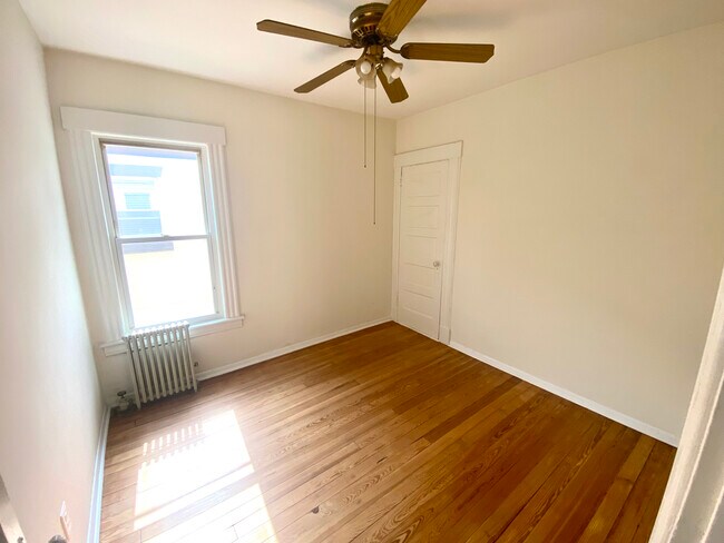 Foto del edificio - 118 Hadley Ave