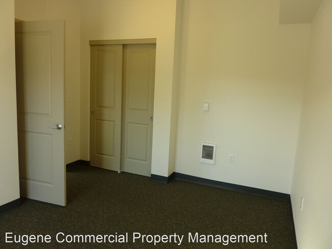 Building Photo - 2480 Lakeview Dr