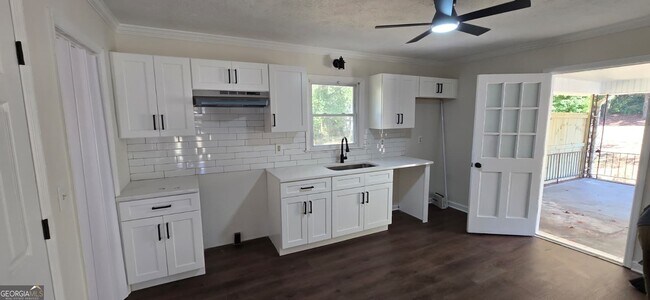 Building Photo - 1240 Mimosa Cir