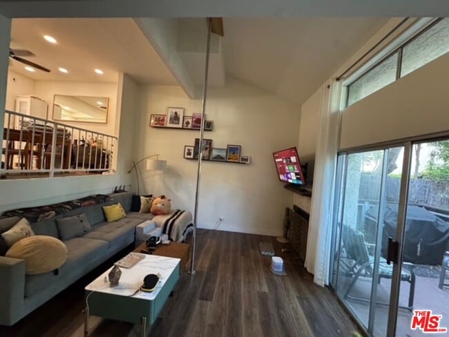Building Photo - 13609 Valerio St