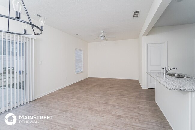 Foto del edificio - Town Home Available For Immediate Move In!