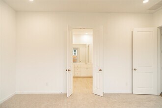 Building Photo - 31026 Sun Vly Dr