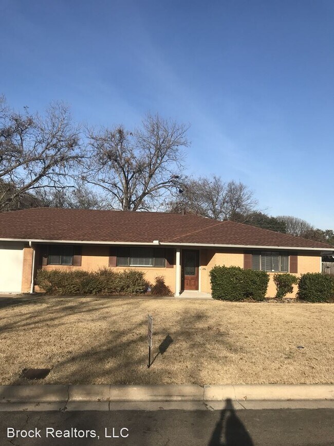 Building Photo - 3 br, 2 bath House - 4212 Selkirk Drive W