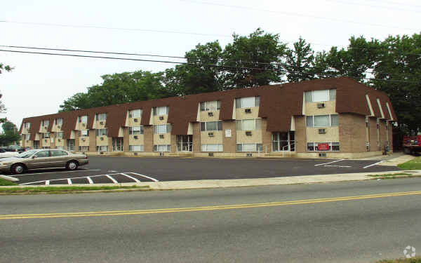 Building Photo - Twin Park Apartments