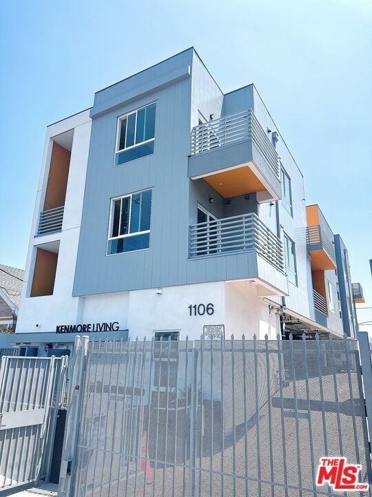 Primary Photo - 1106 S Kenmore Ave