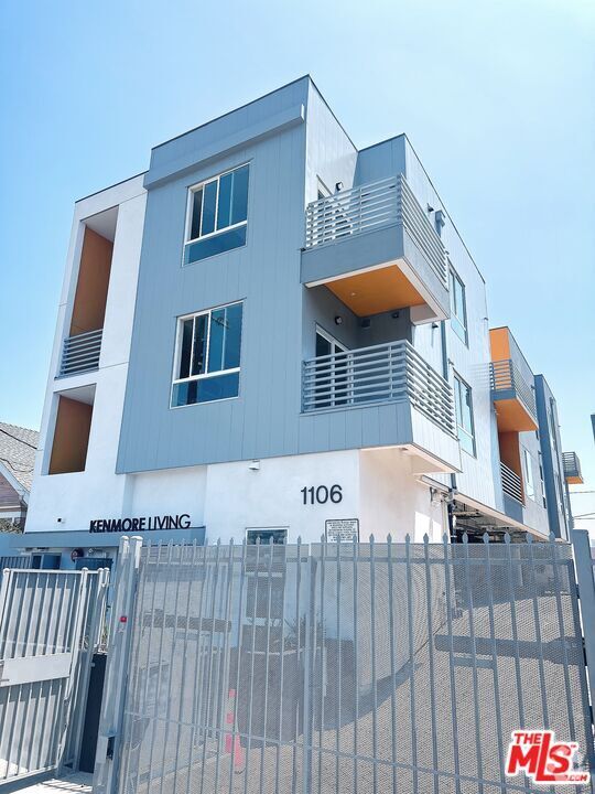 Building Photo - 1106 S Kenmore Ave