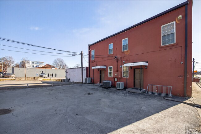 Foto del edificio - 823 McCallie Ave