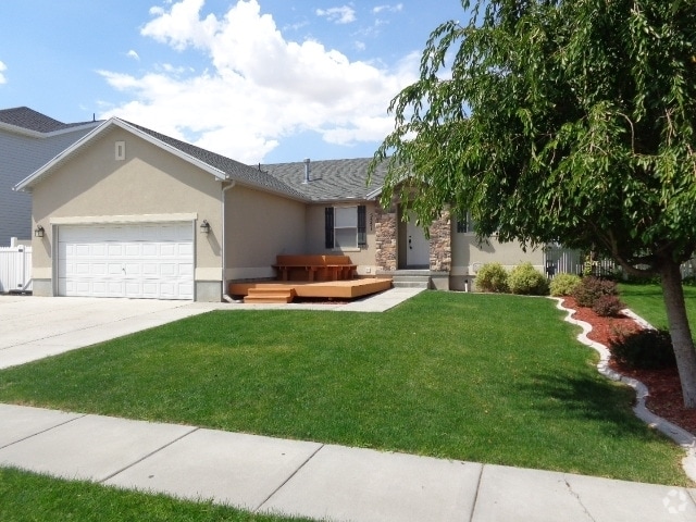 Building Photo - 5551 Geneva Way