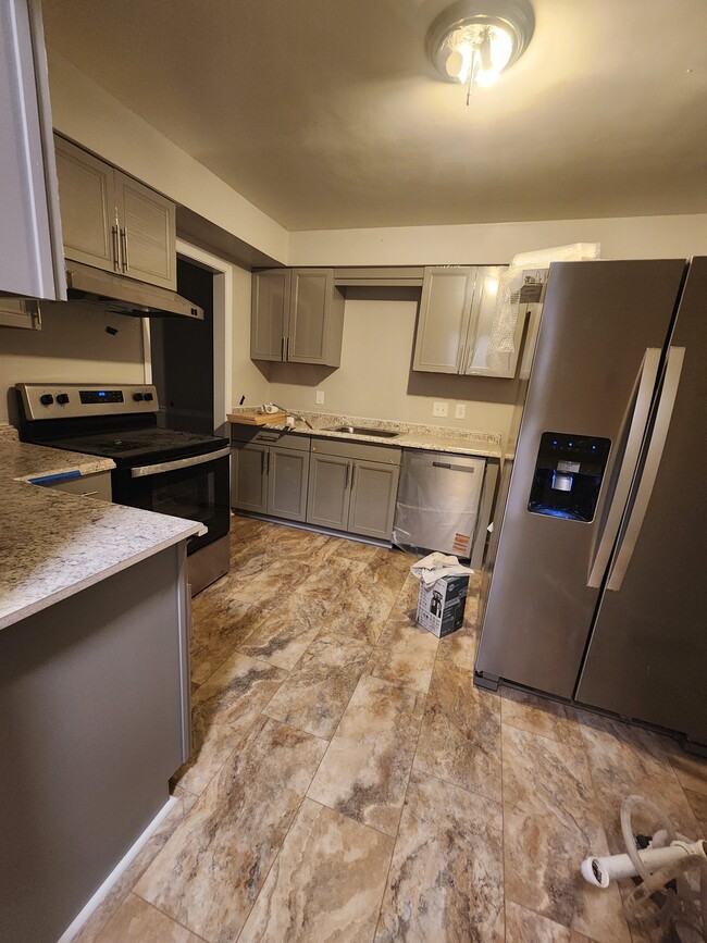 Building Photo - 5656 Picadilly Ln