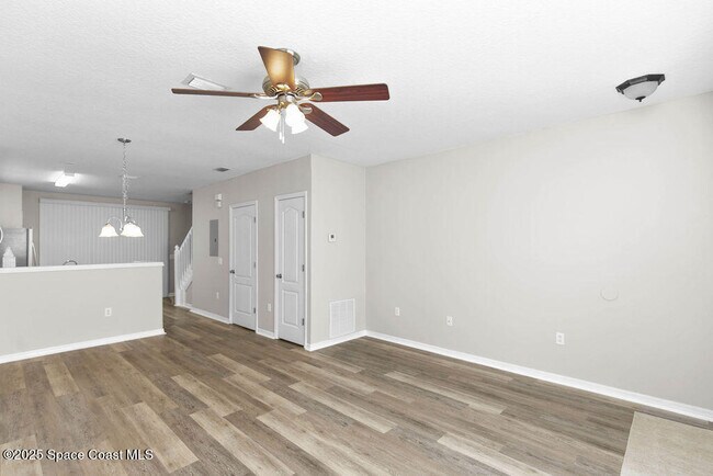 Foto del edificio - 1342 Hampton Park Ln