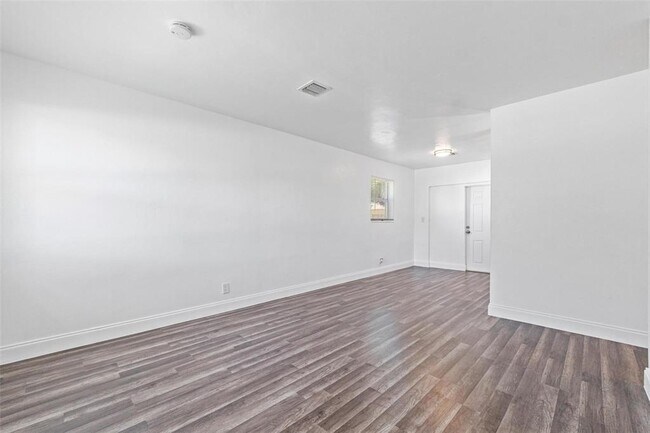 Building Photo - 1040 NW 23rd Ter