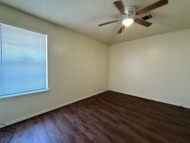 Foto del edificio - 6124 SW Oakcliff Ave