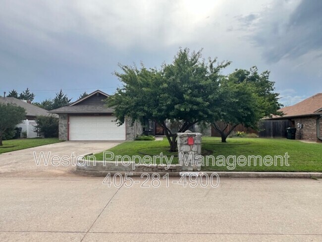 Foto del edificio - 1615 Honeysuckle Ln