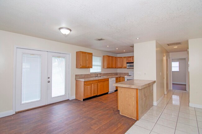 Foto del edificio - 571 SW Comet Terrace