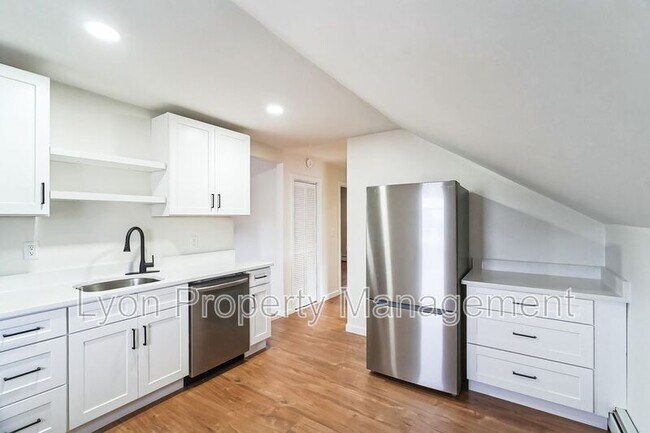 Building Photo - 23 Slade St