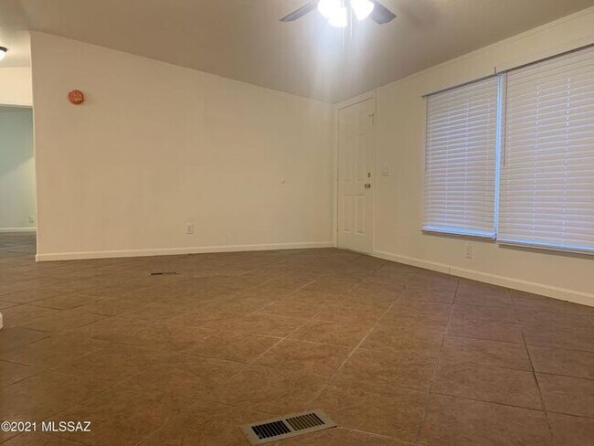 Foto del edificio - Great 3br 2ba Central Location