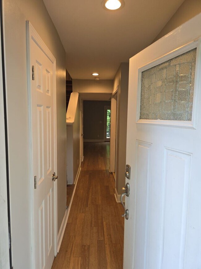 Foto del edificio - Charming 2-bedroom, 1-bath duplex unit