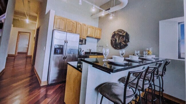 Foto del edificio - 1645 W Ogden Ave