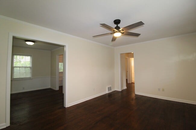 Building Photo - 2 Bedroom 1 Bath Home in Roeland Park
