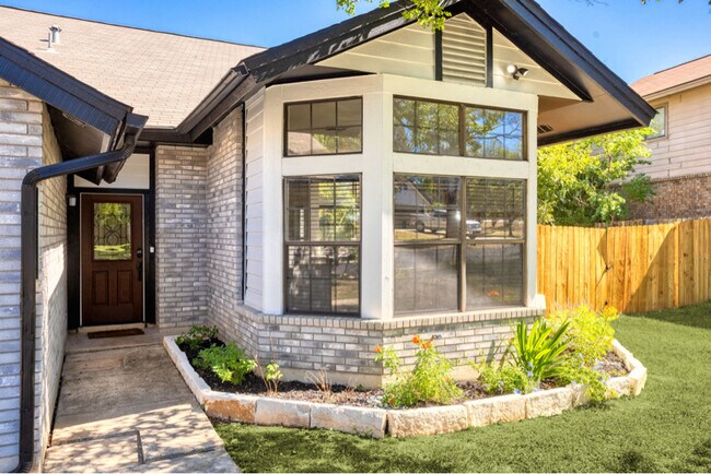 Foto del edificio - 9835 Logans Ridge Dr