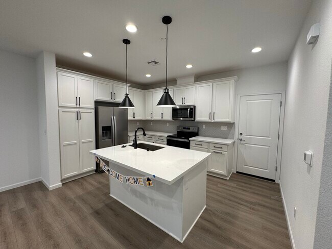 Foto del edificio - 6333 Dandelion St