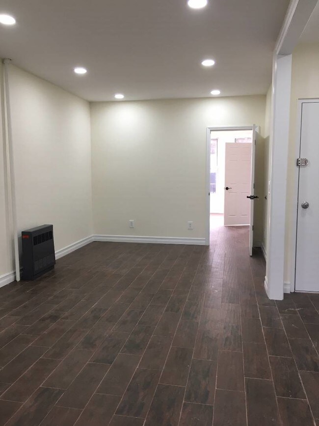 Foto del edificio - 1611 McDonald Ave