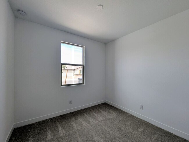 Building Photo - 10163 W Amelia Ave